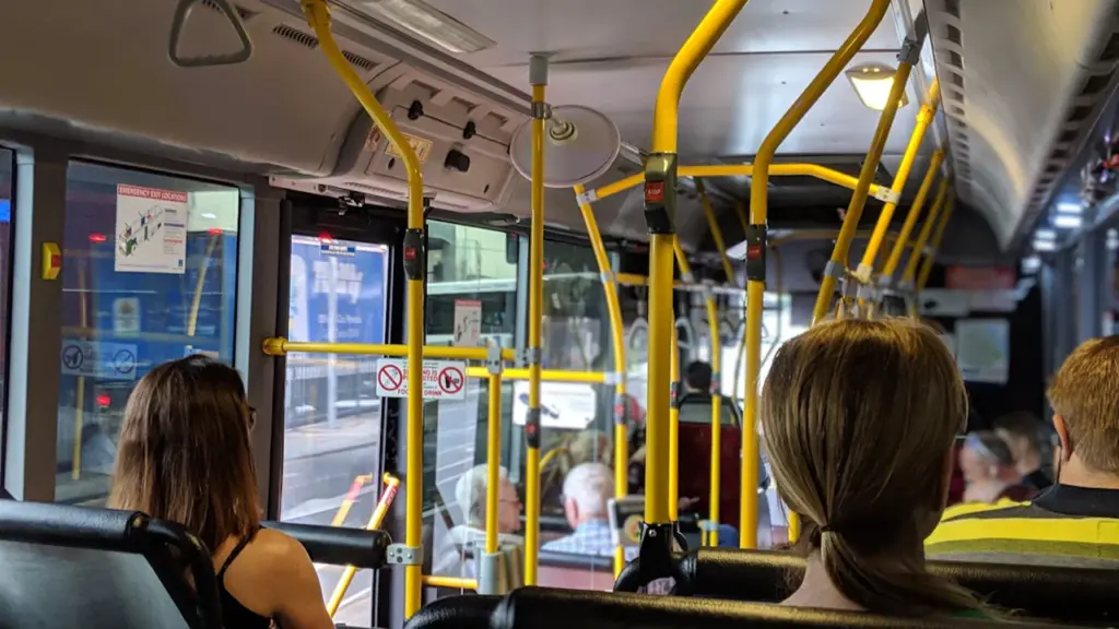 Tartu bussiluule ootab sõitjate fotosid