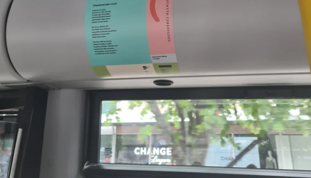 Tartu bussiluule ootab sõitjate fotosid
