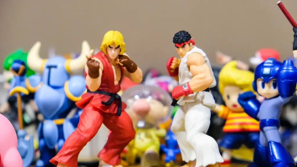 Street Fighteri mängutegelaste Ken ja Ryu kujukesed rivistatud mängulauale turniiri ootuses.